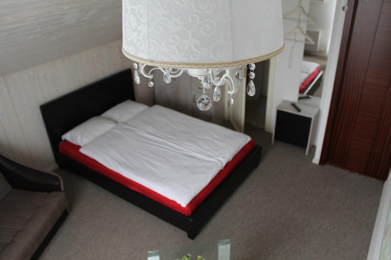Viesu Nams Amrai Hotell Ventspils Exteriör bild